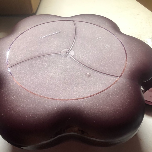 New Tupperware Chip and dip Bowl /veggie dip tray! Many uses . - Picture 2 of 4